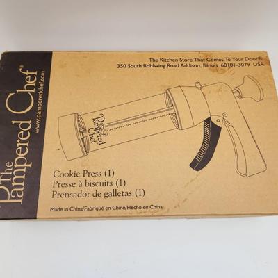 NEW PAMPERED CHEF COOKIE PRESS