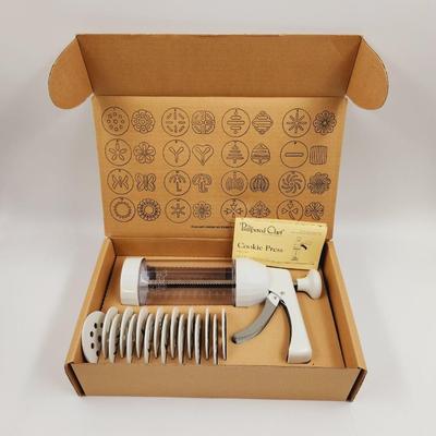 NEW PAMPERED CHEF COOKIE PRESS