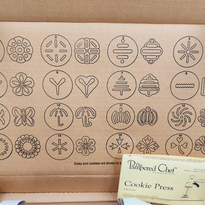 NEW PAMPERED CHEF COOKIE PRESS