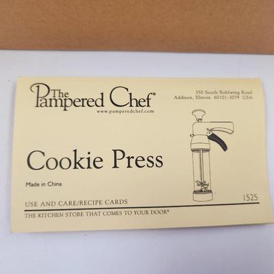 NEW PAMPERED CHEF COOKIE PRESS