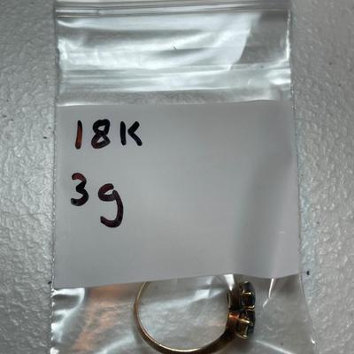 18k & green stone ring - 3 grams