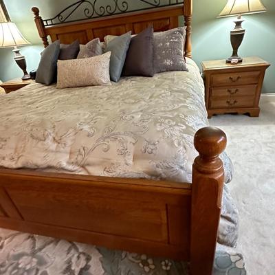 Sleepnumber king mattress. Works perfectly.