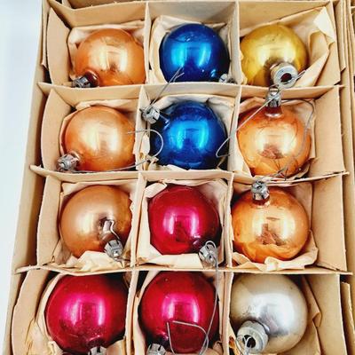 VINTAGE SANTA LAND SHINY ORNAMENS