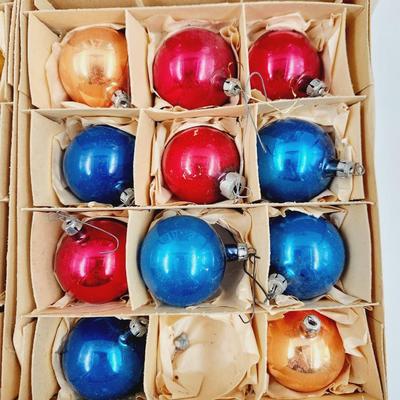 VINTAGE SANTA LAND SHINY ORNAMENS