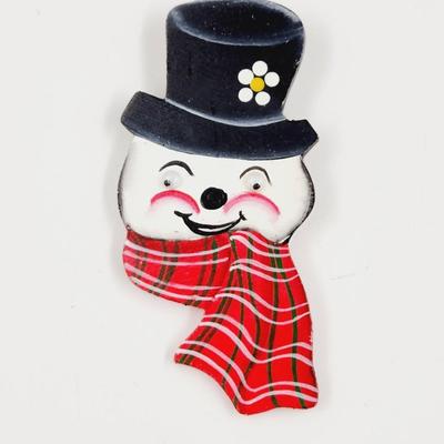 VINTAGE HAND PAINTED WOODEN SNOWMAN PIN