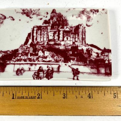 Abbaye du Mont-Saint-Michel white and red small dish