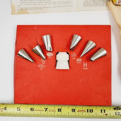 VINTAGE FANCY PASTRY DECORATIVE SET