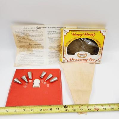 VINTAGE FANCY PASTRY DECORATIVE SET
