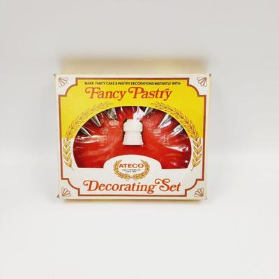 VINTAGE FANCY PASTRY DECORATIVE SET