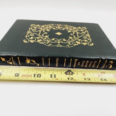 UNITED STATES MARTIAL PISTOLS & REVOLVERS HARDBACK BOOK