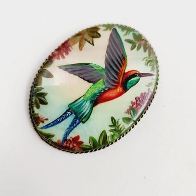 VINTAGE SHELL HUMMINGBIRD HAND PAINTED ART BROOCH