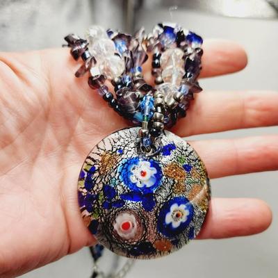 ABSOLUTELY STUNNING ART GLASS PENDANT W/ AUTHENTIC CHIPPED STONE NECKLACE