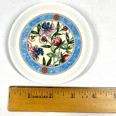 Wedgwood Sarah England flower patterned miniature decorative plate