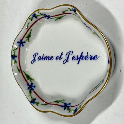 Jaime et Jespere miniature decorative dish blue flower vine pattern Mottahedeh Portugal
