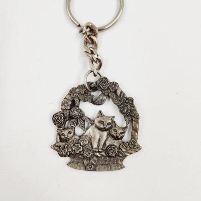 1987 SEAGULL PEWTER KITTENS IN A BASKET KEYCHAIN