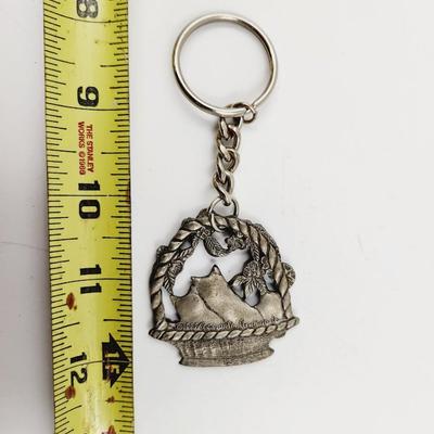 1987 SEAGULL PEWTER KITTENS IN A BASKET KEYCHAIN