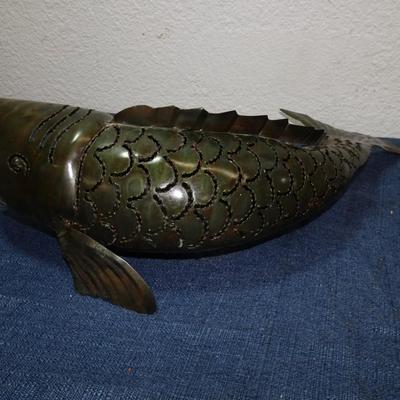 Picture of LOT 253. METAL DECORATIVE FISH | EstateSales.org
