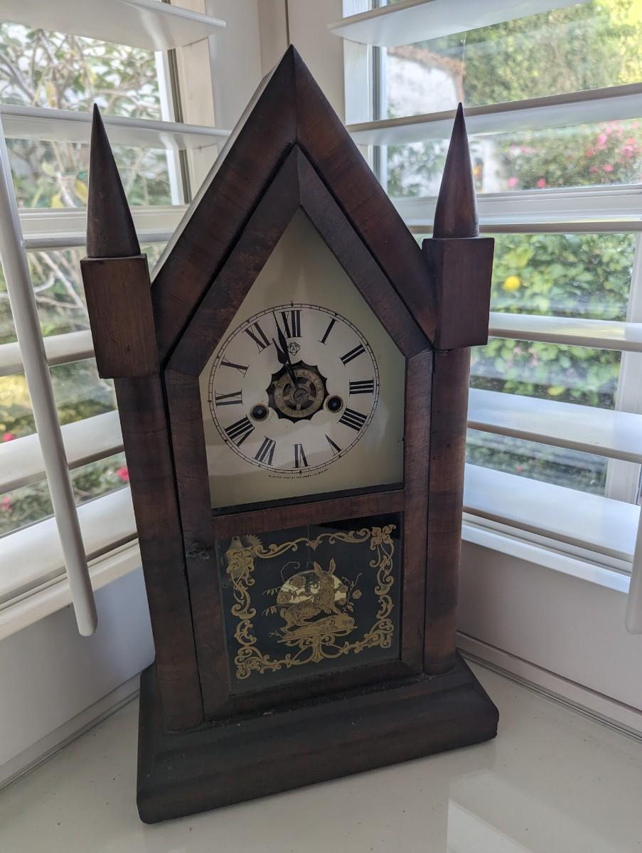 Mantle Clock | EstateSales.org