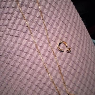 18" 14k stamped Yellow gold chain and 1 single stamped 14k earring