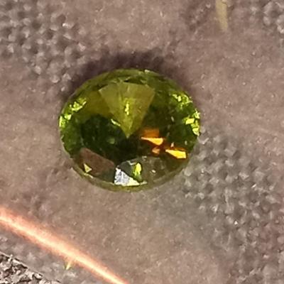 Authentic 1ct. Fancy Green Round Diamond