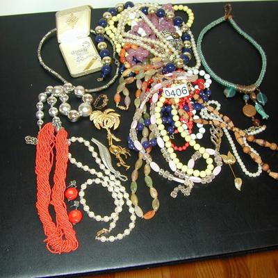 Lot Of Vintage Costume Jewelry - Lot 406