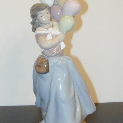 Lladro Porcelain Balloon Seller Figurine - Lot 323