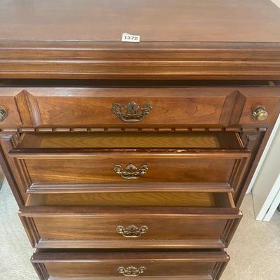 Basset chest of drawers