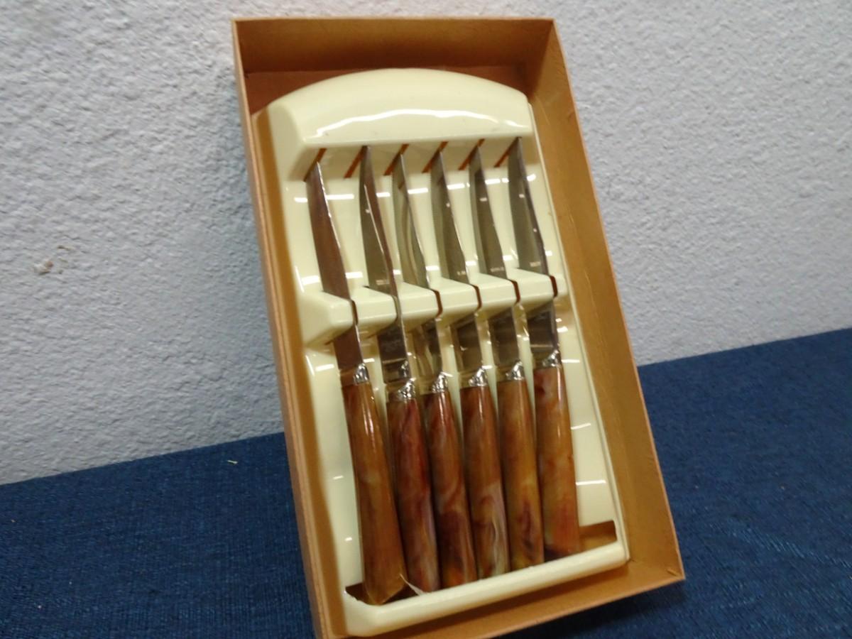 LOT 259 VINTAGE STEAK KNIFE SET