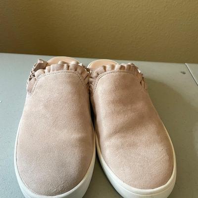 Kate Spade â€œLaneâ€ mules size 10M with BOX