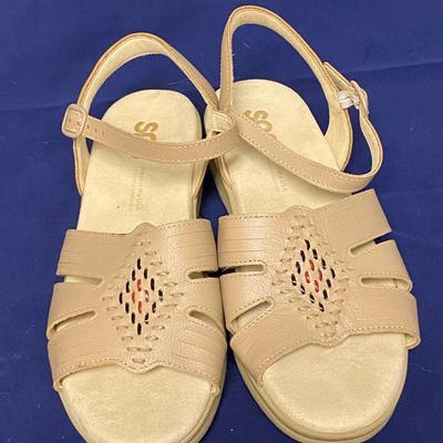 SAS Shoes Light Tan Ankle Buckle Sandals Size 9