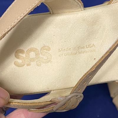 SAS Shoes Light Tan Ankle Buckle Sandals Size 9