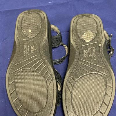 SAS Shoes Black Metallic Reptile Print Sandals Size 9