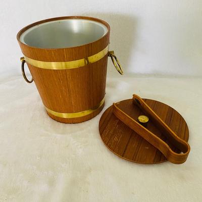 Lot of Wooden Bowls and Trays (LR-SL)