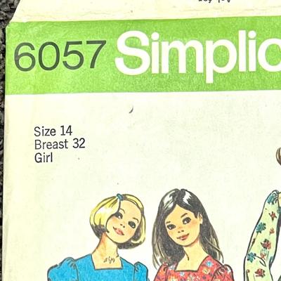 Simplicity Fashion Magazine Pattern No. 6057 Girls’ Dress in Two Lengths size 14 breast 32 girl  1973