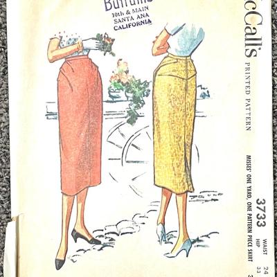 McCallâ€™s Missesâ€™ One Yard, One Pattern Piece Skirt No. 3733 waist 24 hip 33 1956