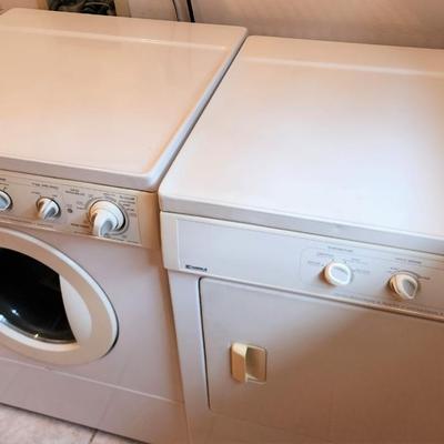 Lot #127  KENMORE Front Load Washer/Dryer Set - dryer is gas