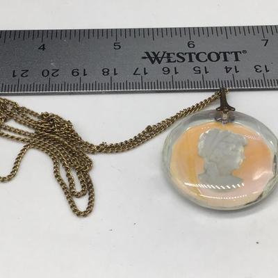Vintage Gold Tone Intaglio Glass Cameo Pendant Necklace