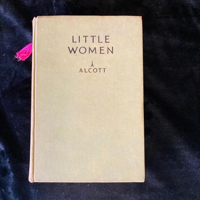 Little Women/Tom Sawyer & More Vintage Books.