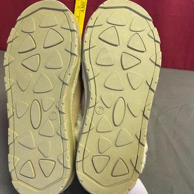 Soxtab size 7 slippers