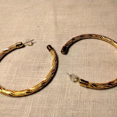 Beautiful Elizabeth Taylor Hoop Earrings