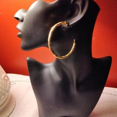 Beautiful Elizabeth Taylor Hoop Earrings