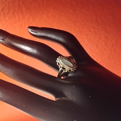 Vintage Mother of Pearl Sterling Silver Size 7.5