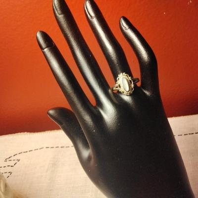 Vintage Mother of Pearl Sterling Silver Size 7.5