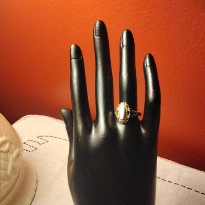 Vintage Mother of Pearl Sterling Silver Size 7.5