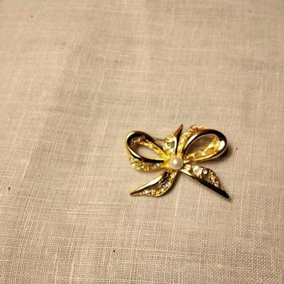 Napier Bow Brooch