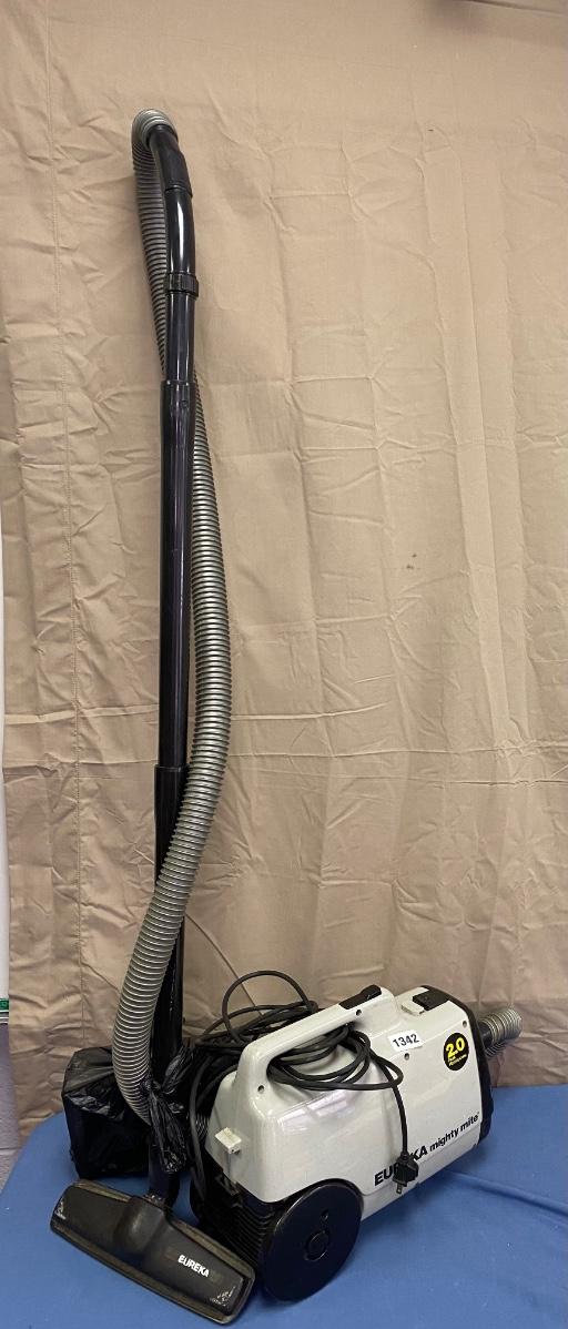 Eureka Mighty Mite Vacuum Cleaner - Oberman Auctions