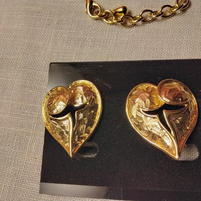 Gorgeous Gold Tone Heart Necklace and Earrings