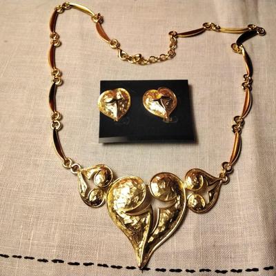 Gorgeous Gold Tone Heart Necklace and Earrings