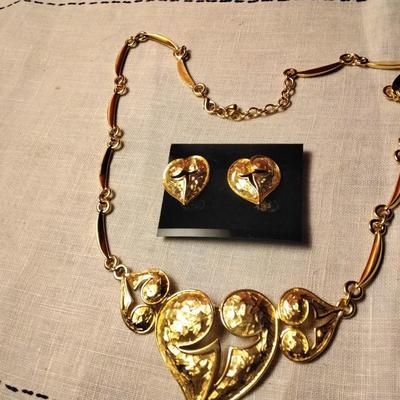 Gorgeous Gold Tone Heart Necklace and Earrings