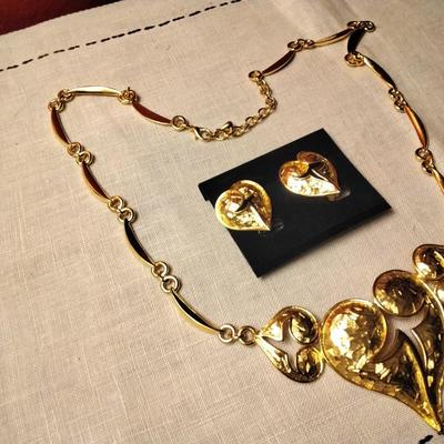 Gorgeous Gold Tone Heart Necklace and Earrings